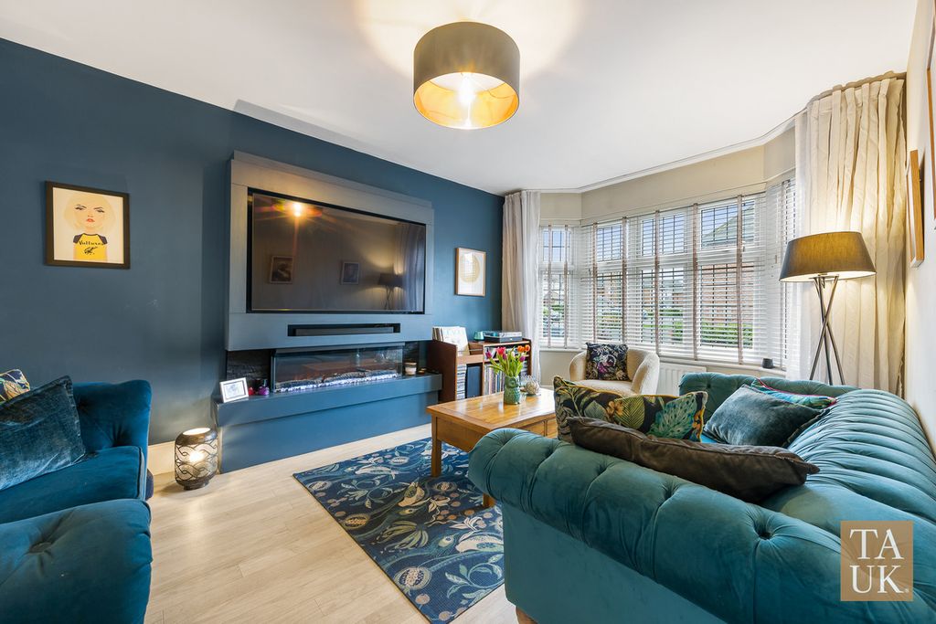 Property photo 3 of 22