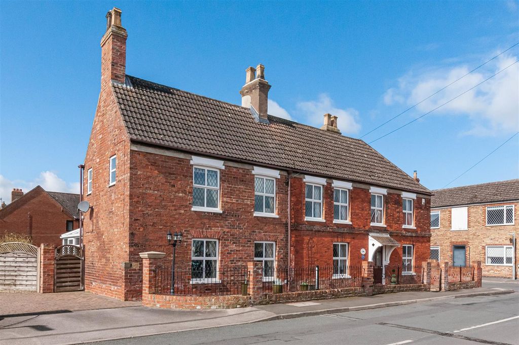 Property photo 1 of 61 New Road19.Jpg