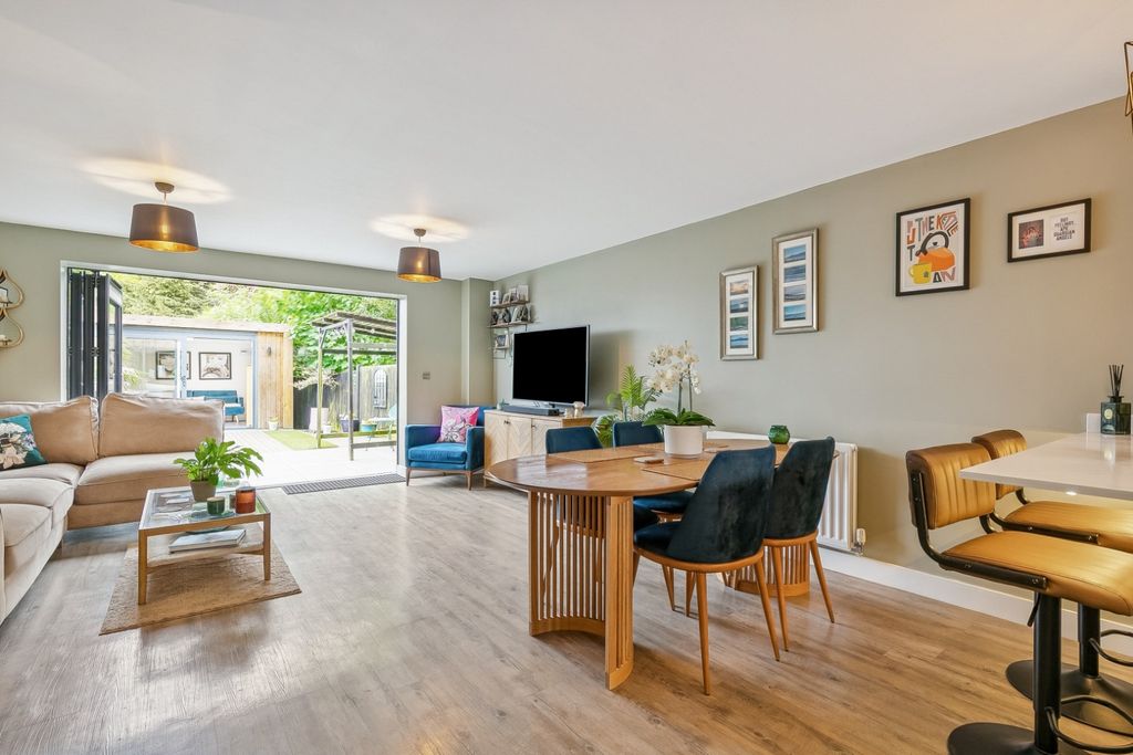 Property photo 2 of 23 5069495