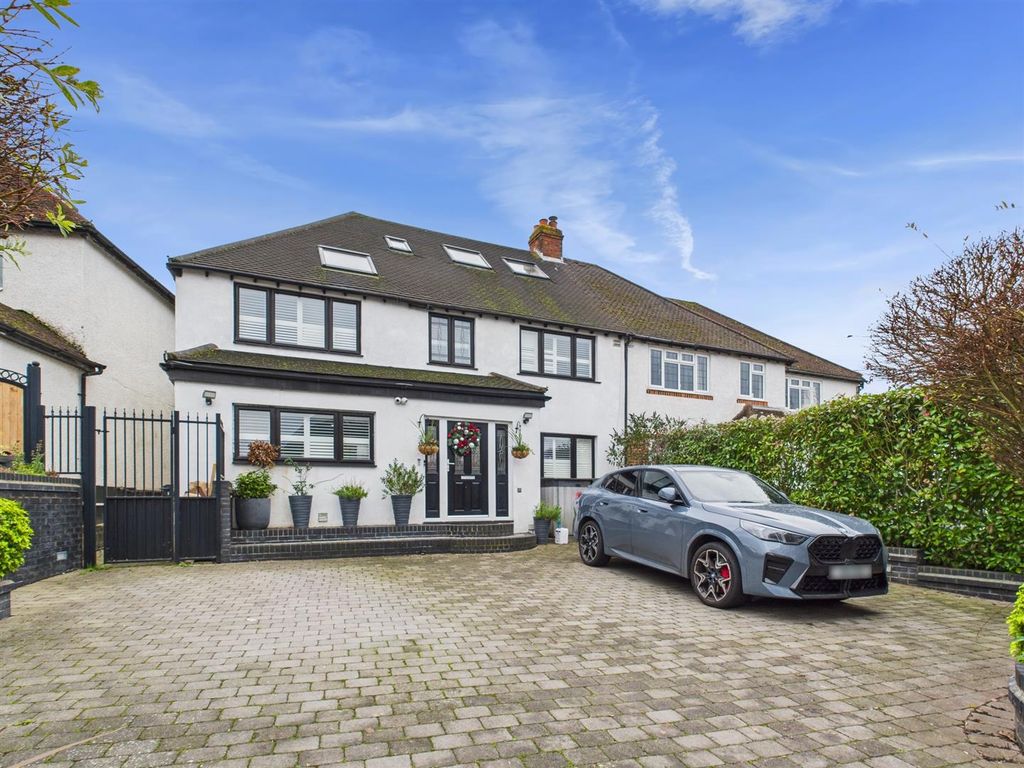 Property photo 1 of 27 Cam02885G0-Pr0530-Still030.Jpg