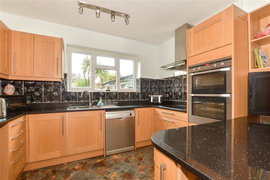 Property photo 2 of 11 Kitchen/ Dining Room