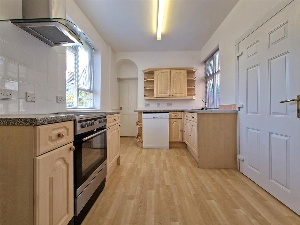 Property photo 2 of 10 Kitchen