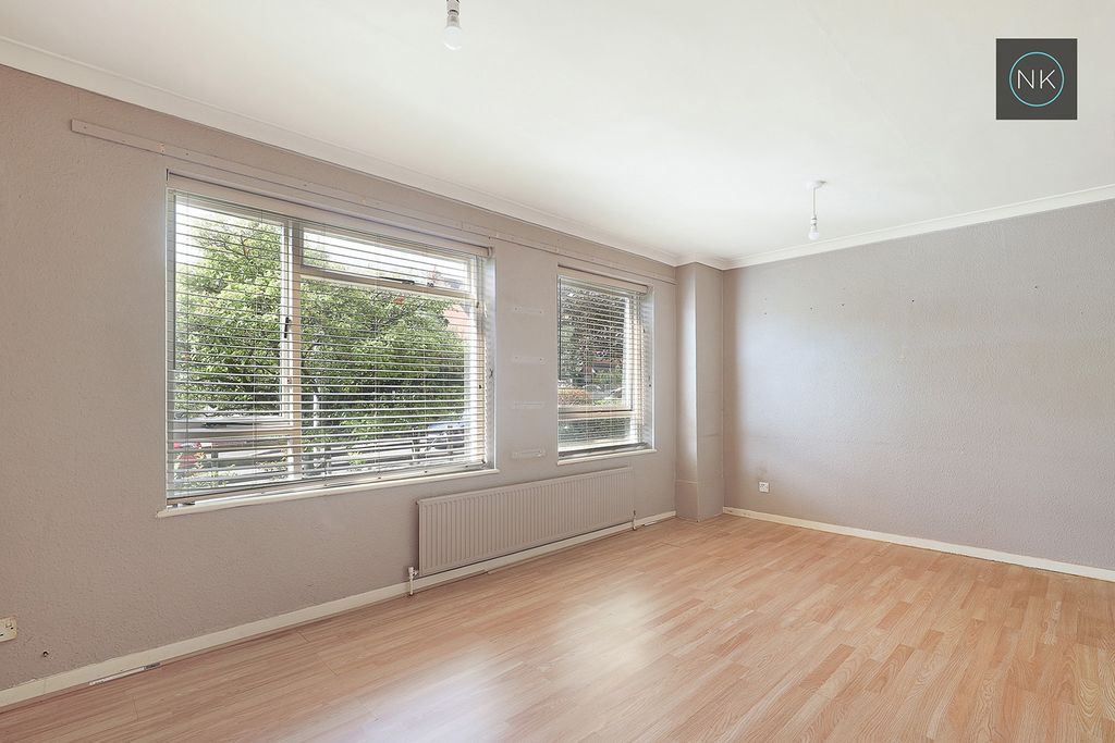 Property photo 2 of 18 4193424