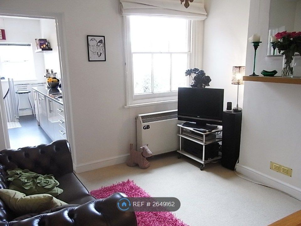 Property photo 3 of 7 Living Room