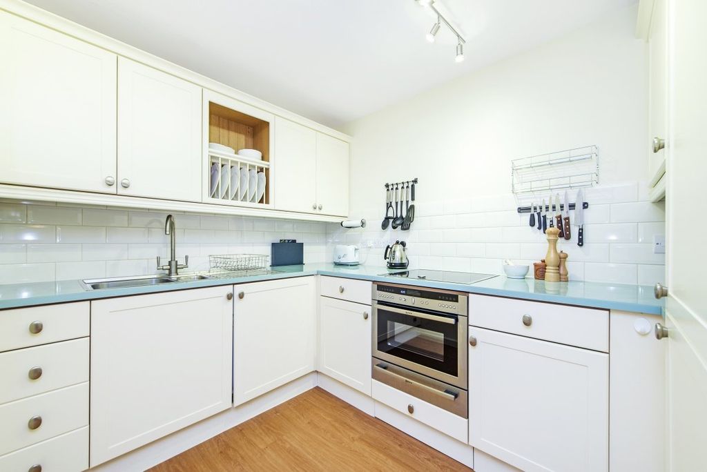 Property photo 3 of 7 Kitchen