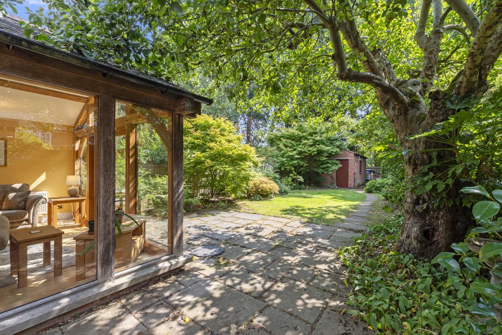 Property photo 2 of 40