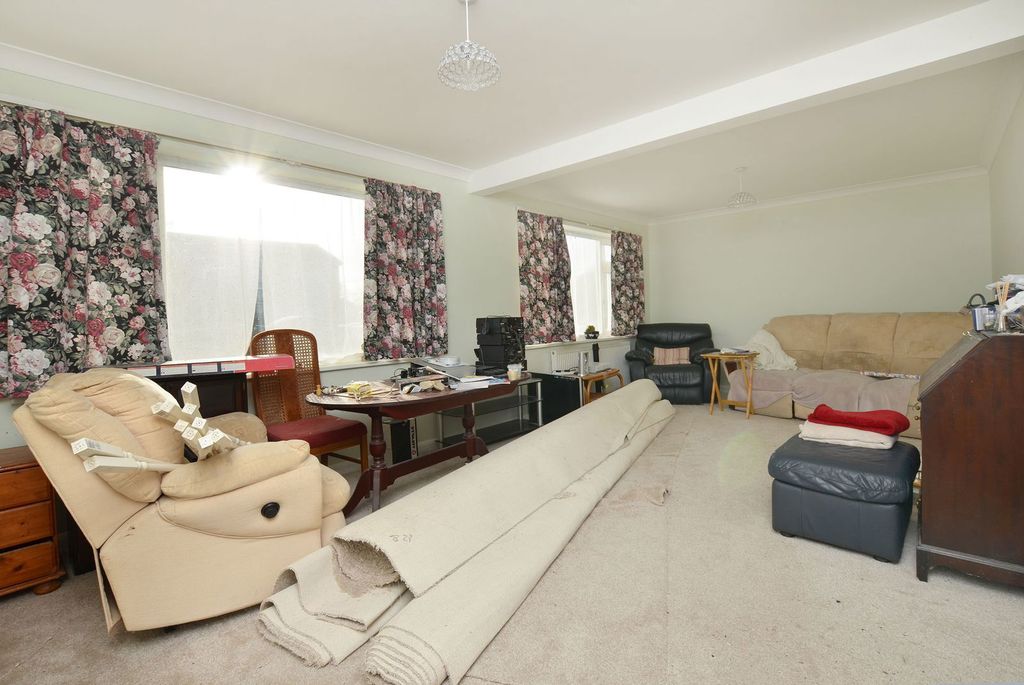 Property photo 2 of 8 2 - Livingdining-Room