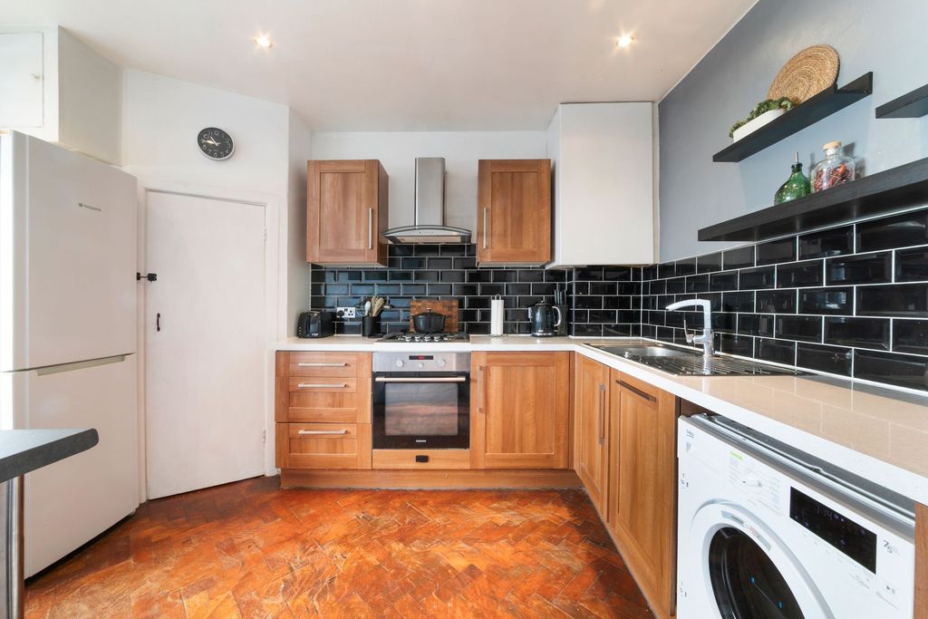 Property photo 3 of 16