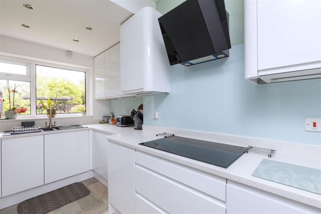 Property photo 3 of 40 Kitchen