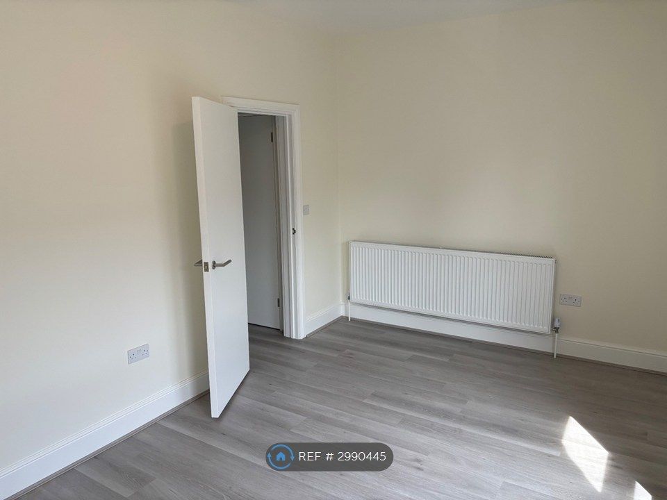 Property photo 3 of 24 Principle Bedroom