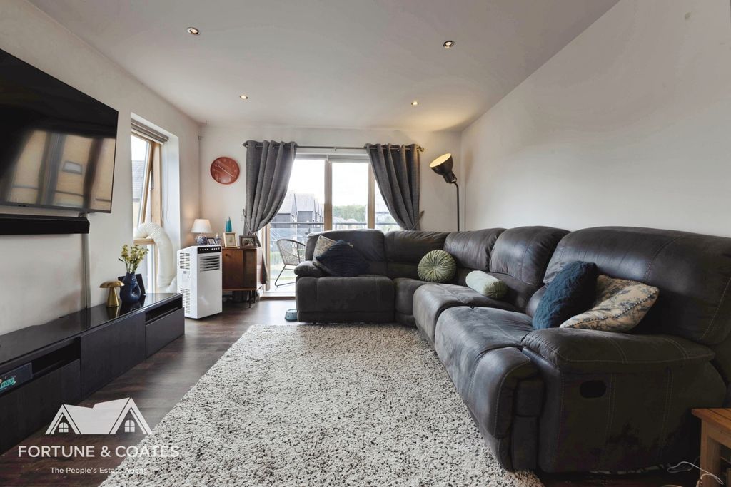 Property photo 3 of 18 Pbox-Img.Jpg
