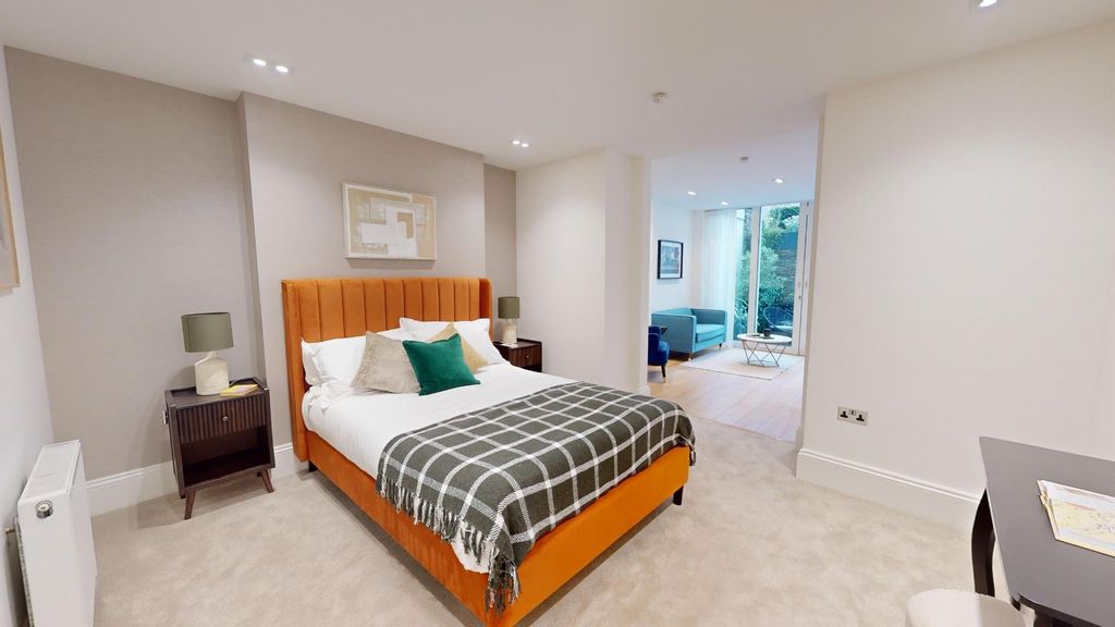 Property photo 2 of 17 2-Halkin-Street-05022024_114825.Jpg