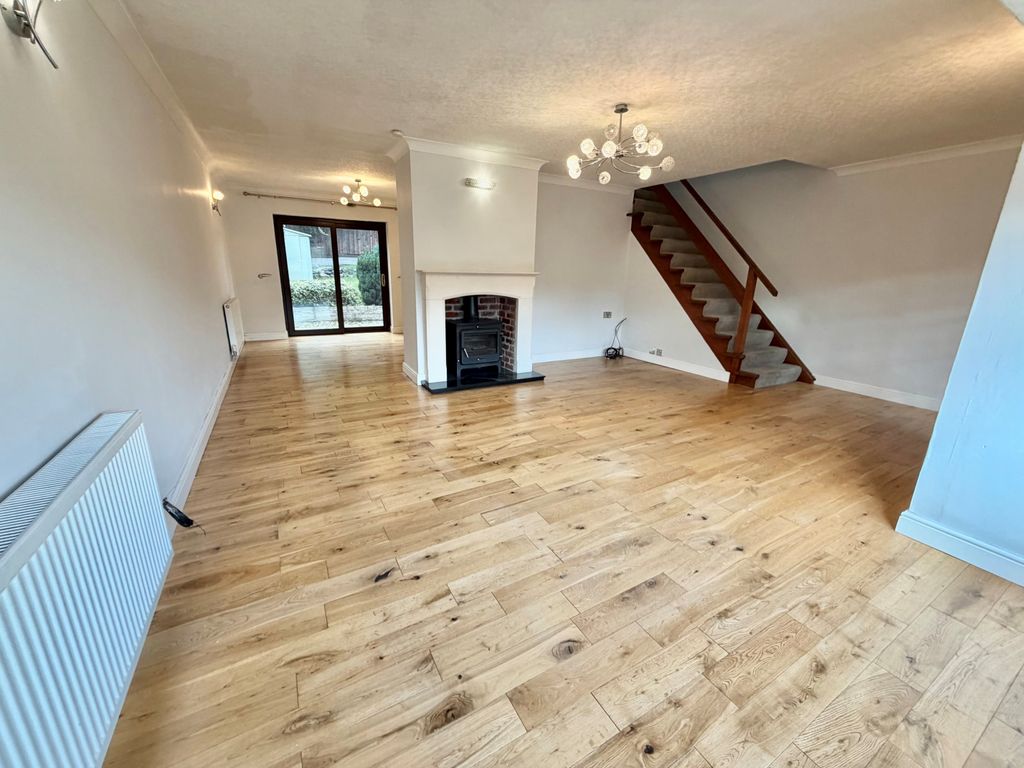 Property photo 2 of 21 Image