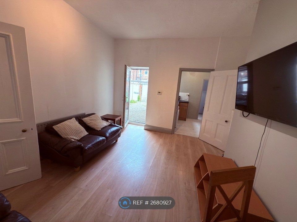 Property photo 2 of 13 Lounge