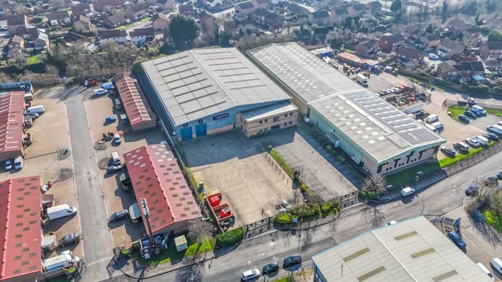 Property photo 2 of 27