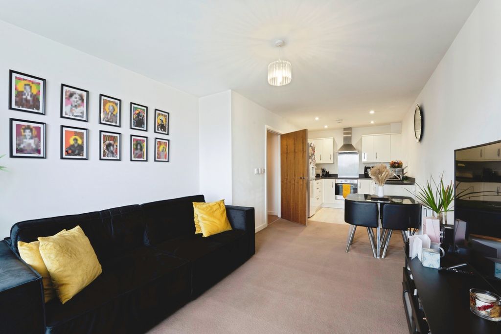 Property photo 3 of 20