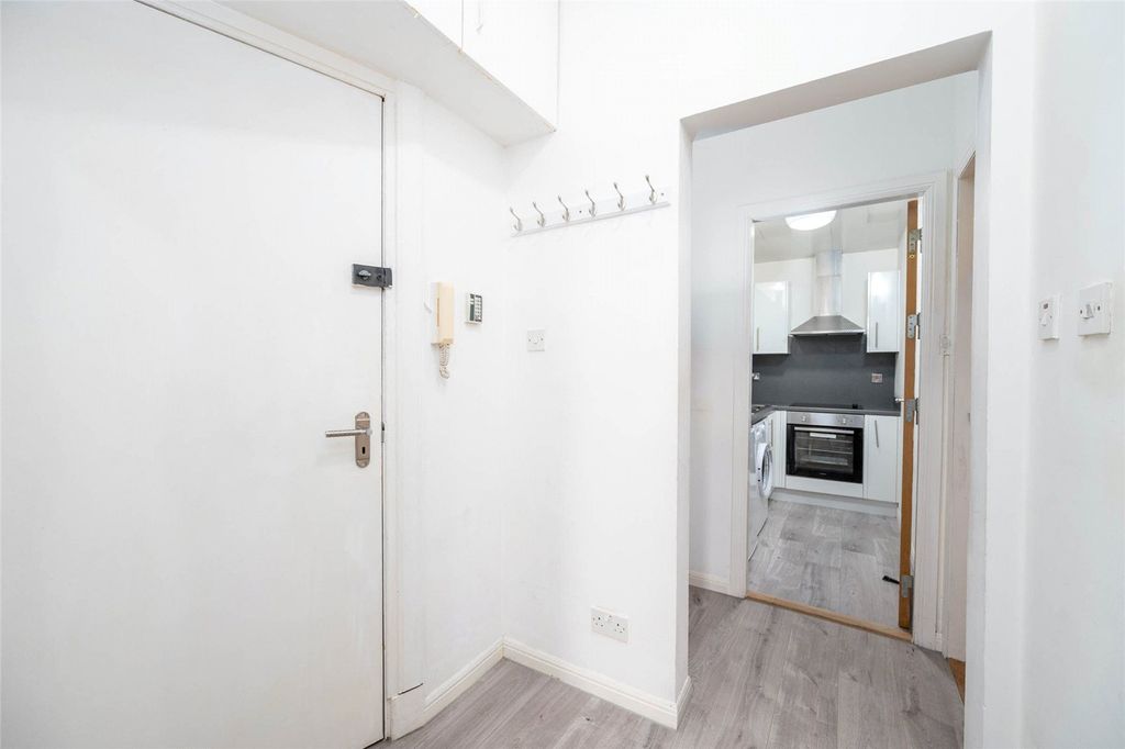 Property photo 2 of 17 Seaforth Road 3