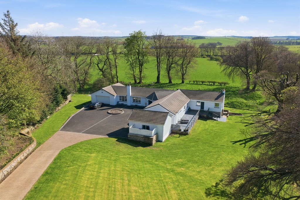 Property photo 2 of 26