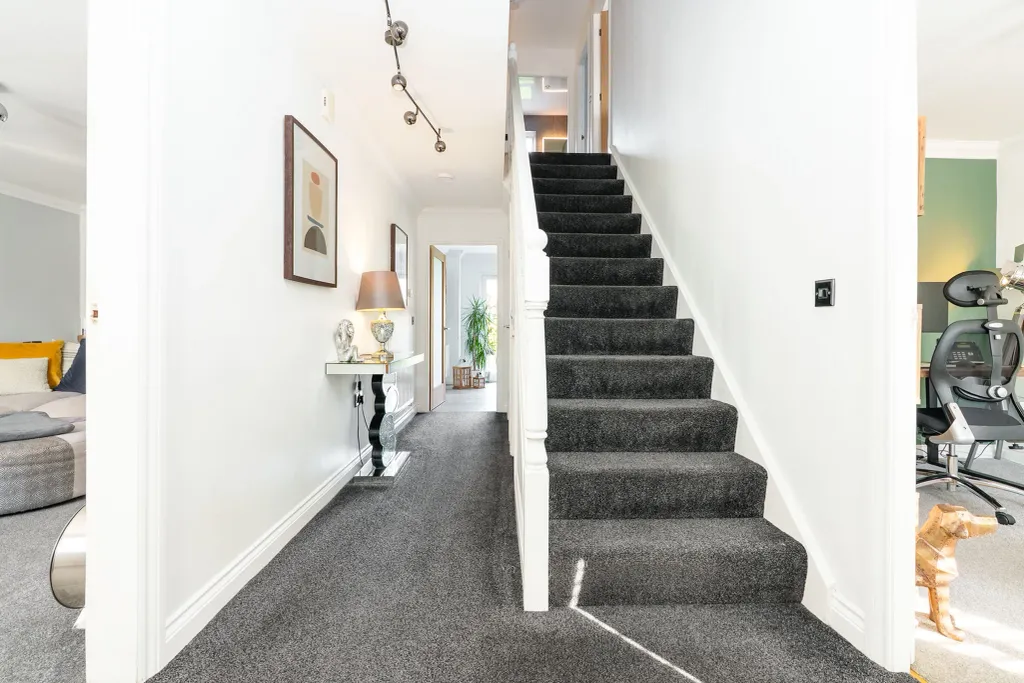 Property photo 3 of 24