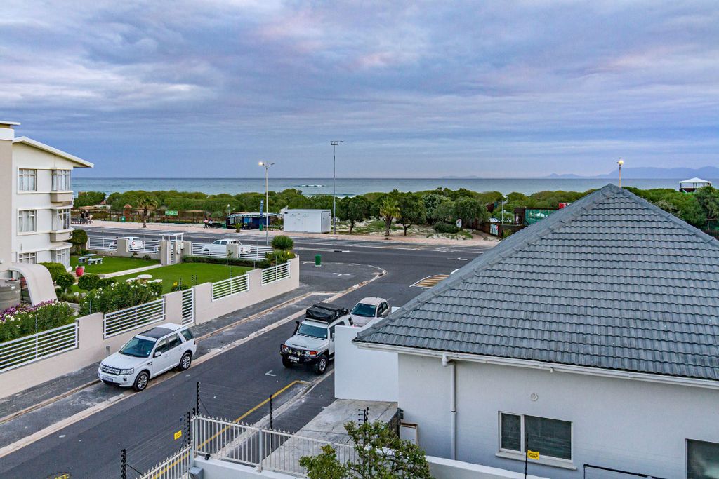 Property photo 2 of 35 Sw1699111