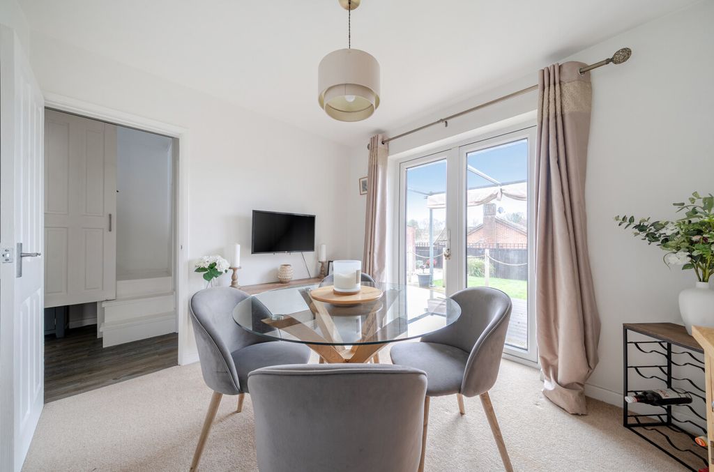 Property photo 3 of 12 1405335-16-697B82...