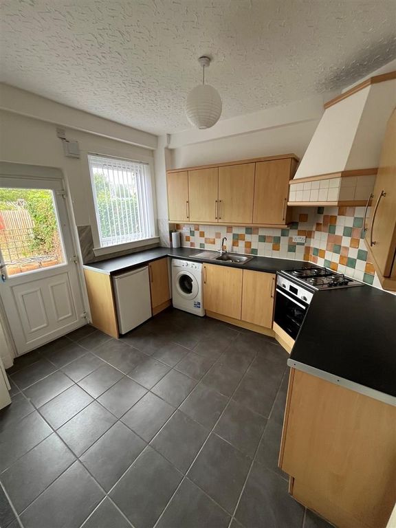 Property photo 3 of 14 Kitchen 2.Jpg