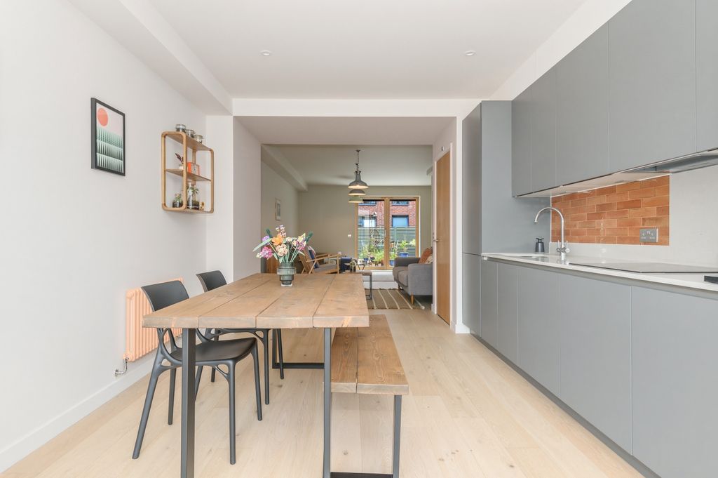 Additional image 9 of 3 bed town house for saleFoundry Side, Ironworks LS11