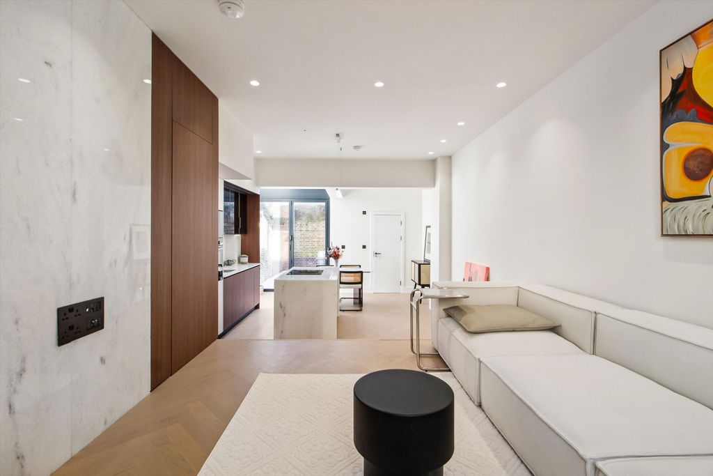 Property photo 2 of 14 Image