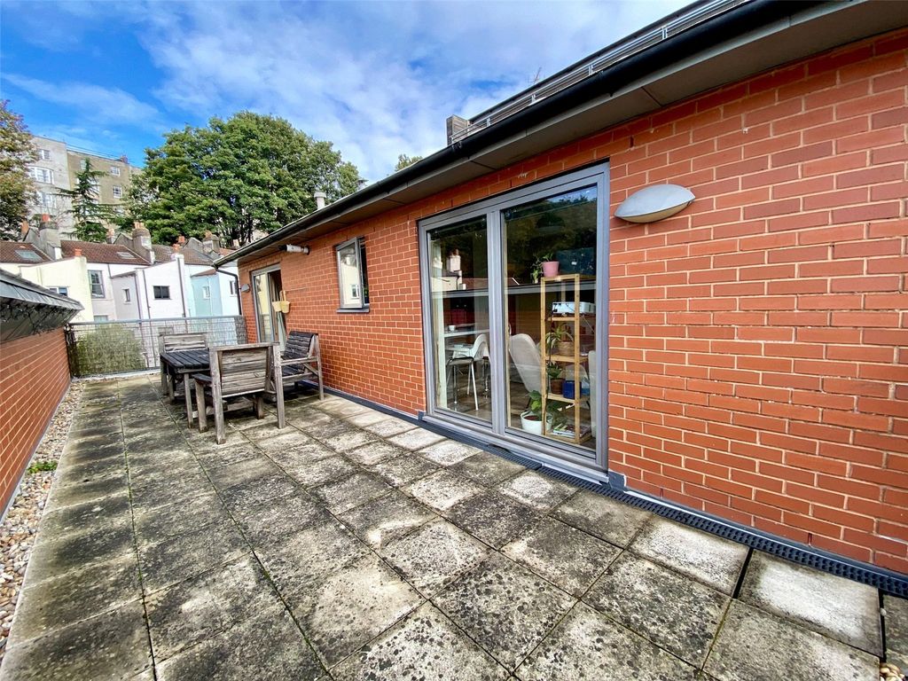 Property photo 2 of 12 Picture No. 15