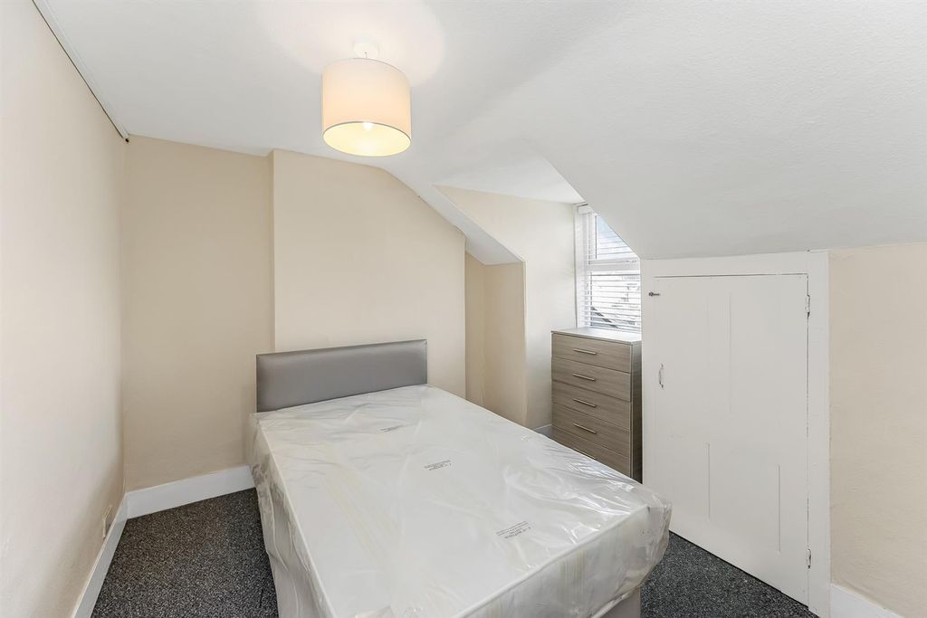 Property photo 1 of 11 425 High Road-3.Jpg