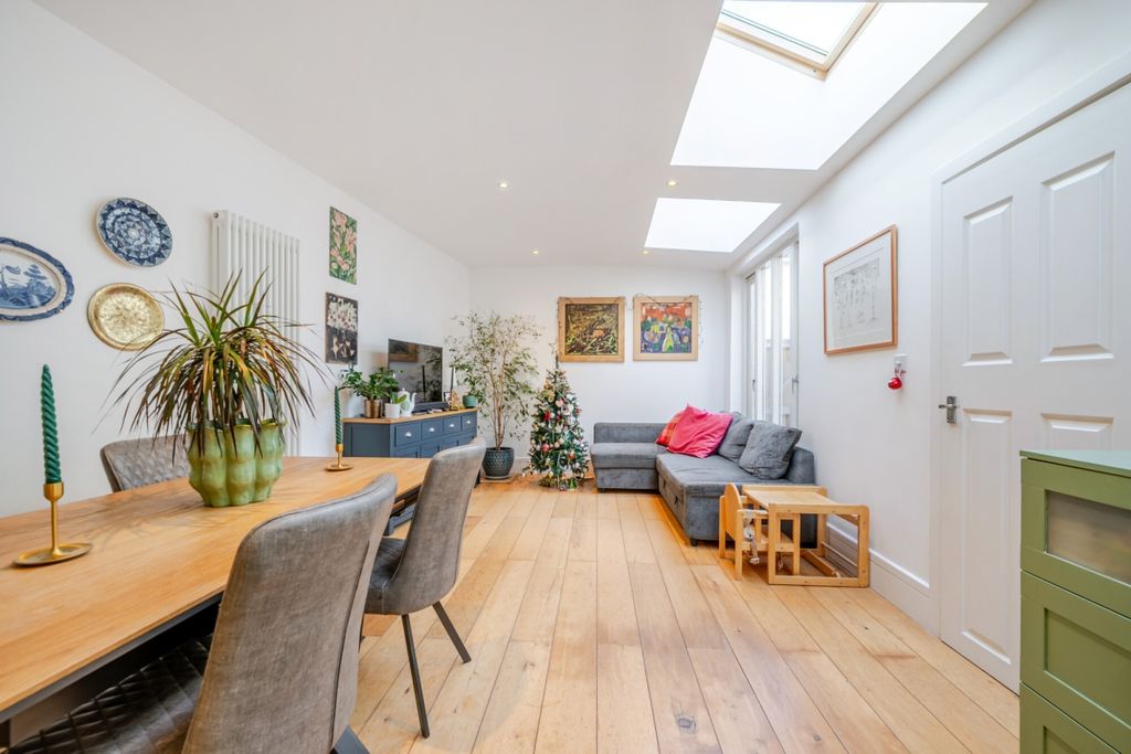 Property photo 3 of 13 1389391-5-693Aabd...