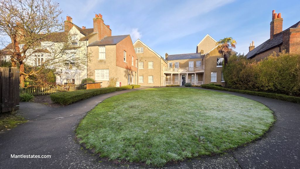 Property photo 1 of 12 1 Bed Flat For Sale St. Marthas Court, Wood Street, High Barnet En5