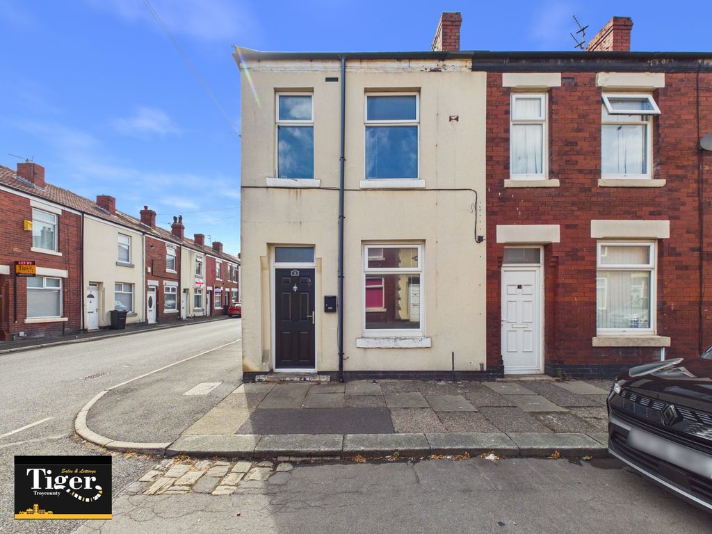 Property photo 1 of 17 Cam03440G0-Pr0659-Still017