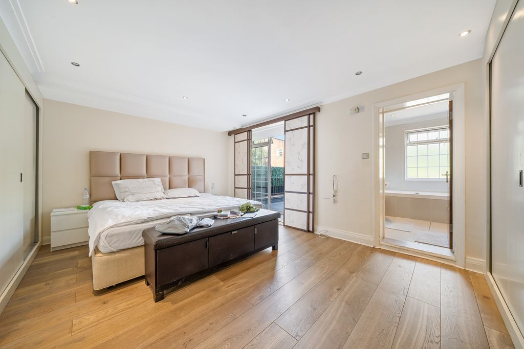 Property photo 2 of 20