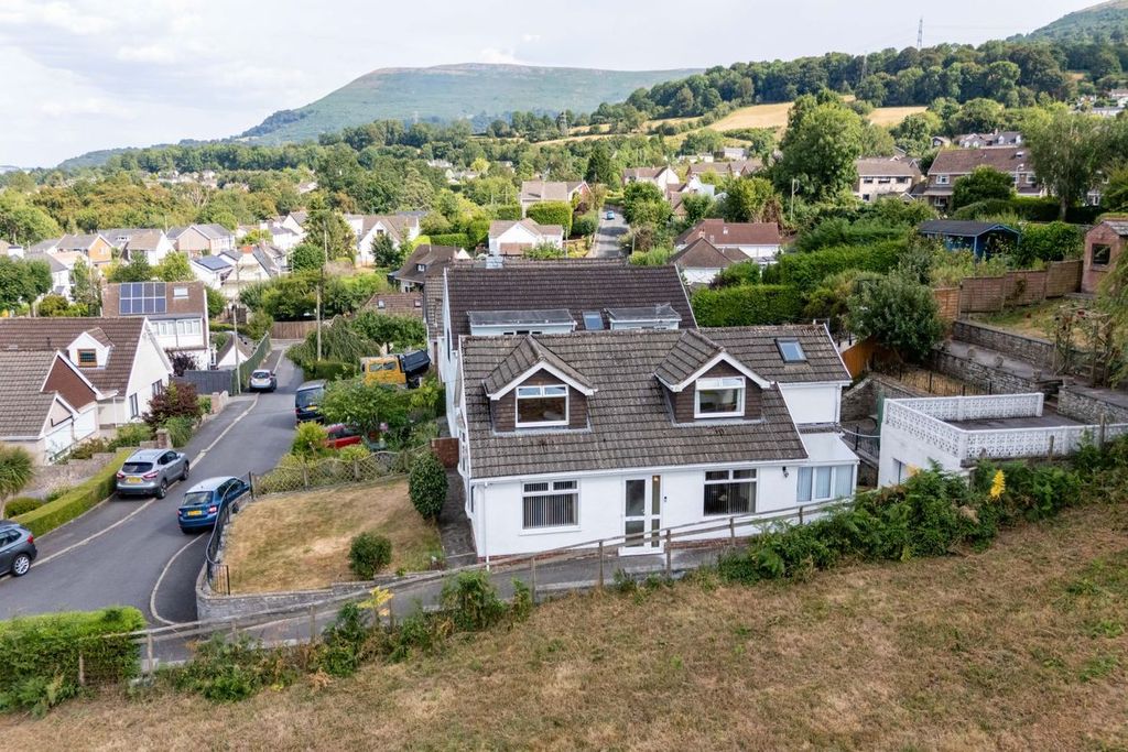 Property photo 1 of 30