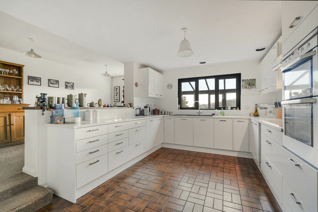 Property photo 2 of 25