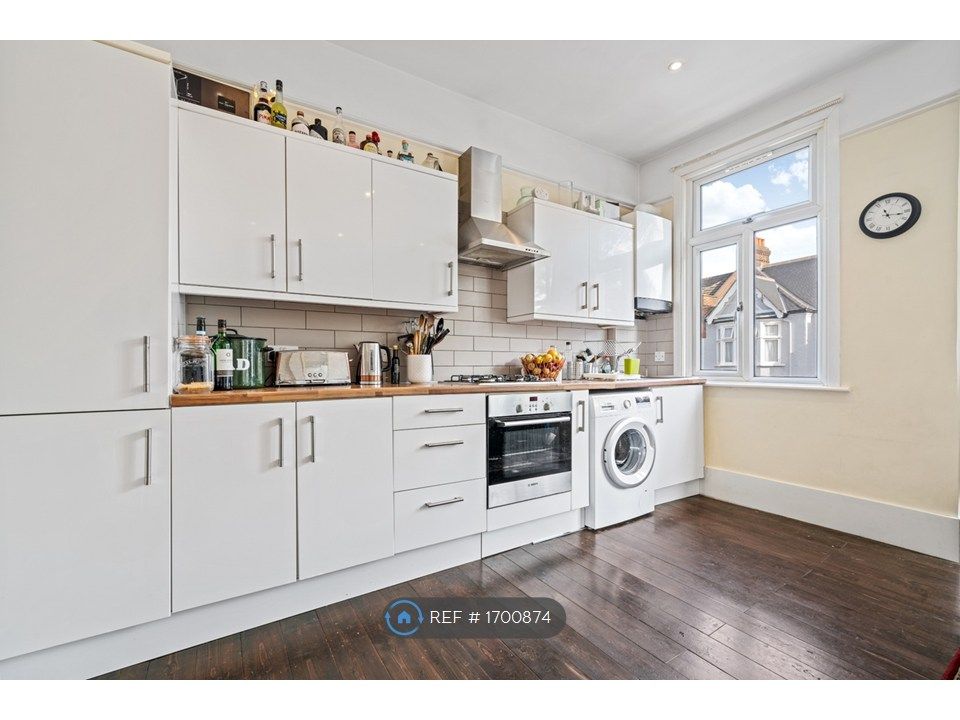 Property photo 3 of 9 Kitchen