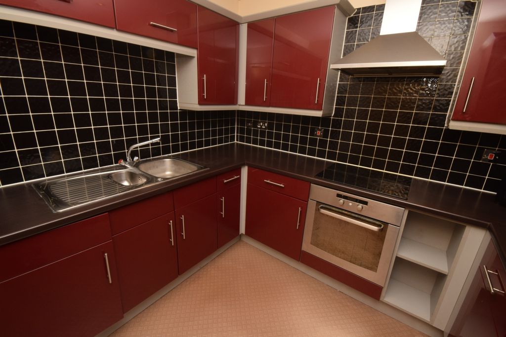 Property photo 3 of 11 Kitchen