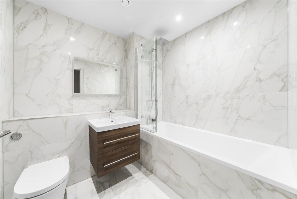 Property photo 3 of 16 Principle Bathroom