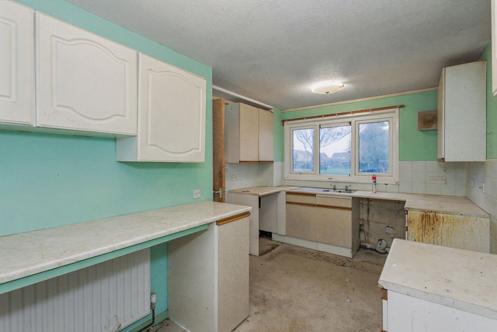 Property photo 3 of 15 27 Owen Close, Wellingborough, Northamptonshire, Nn8 3Lw