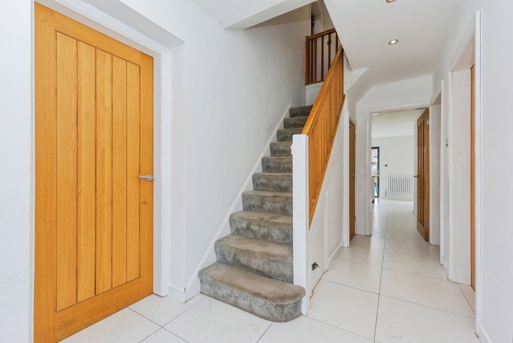 Property photo 3 of 22 Pbox-Img.Jpg