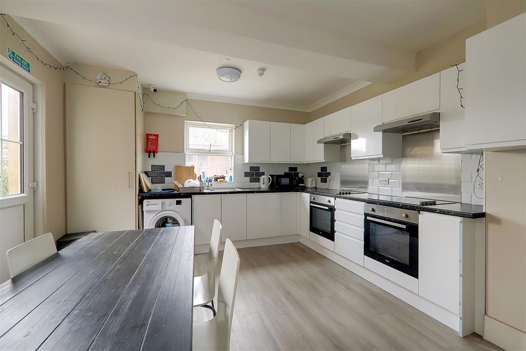 Property photo 2 of 10 Kitchen.Jpg