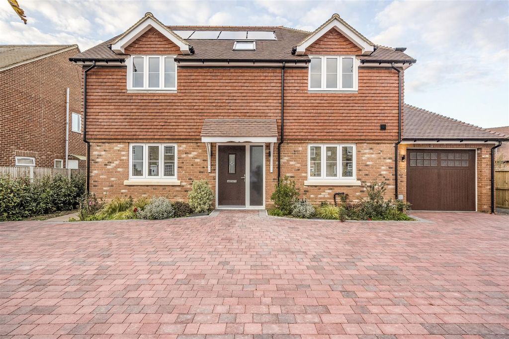 Property photo 2 of 24 1364355-6-68E6B9d09Da20.Jpg