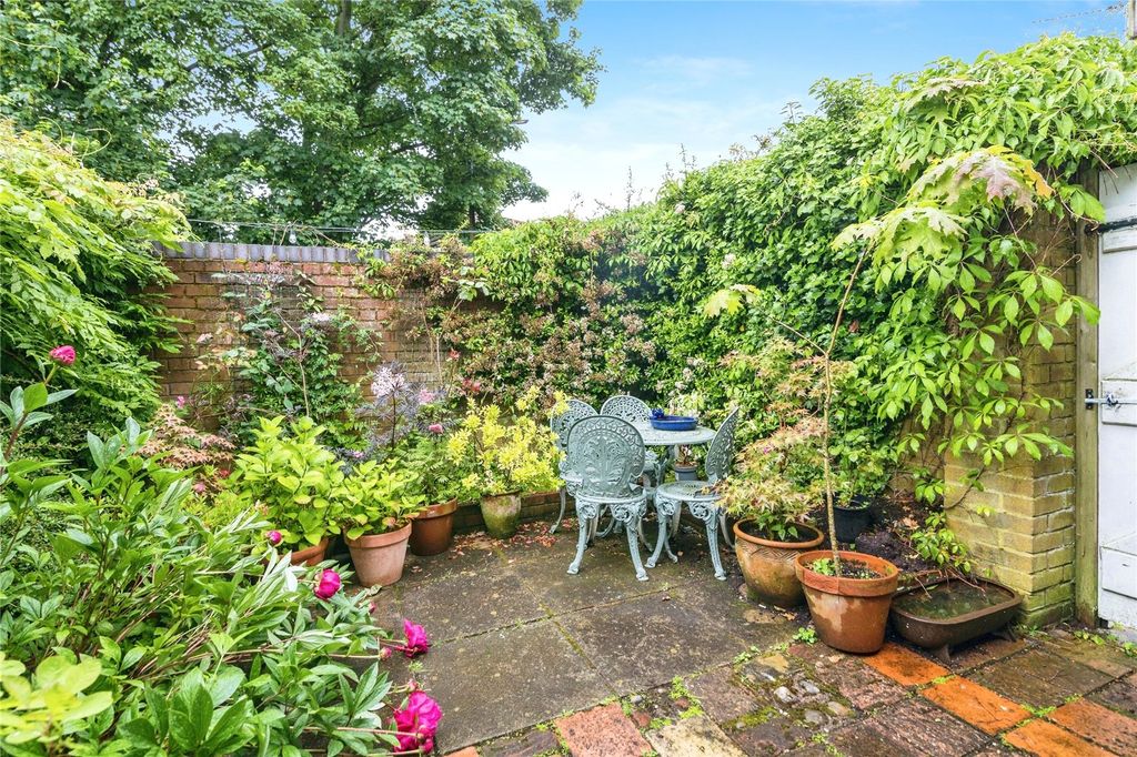 Property photo 2 of 15 Garden