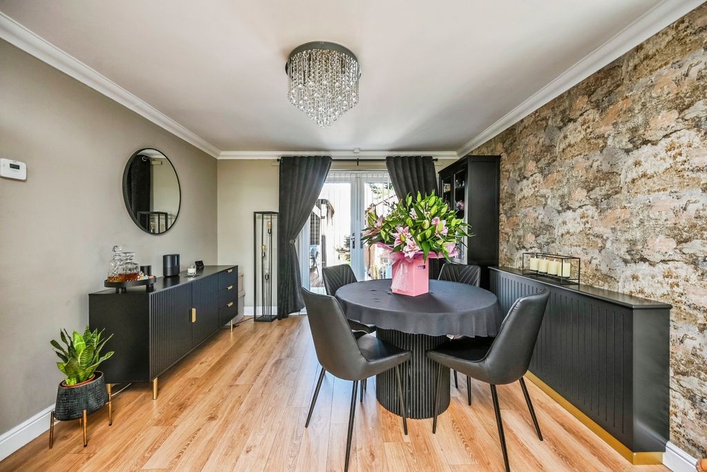 Property photo 2 of 10 Dining Room