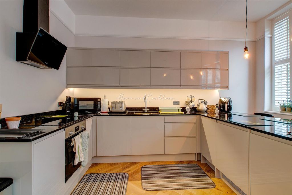 Property photo 3 of 8 Kitchen.Jpg