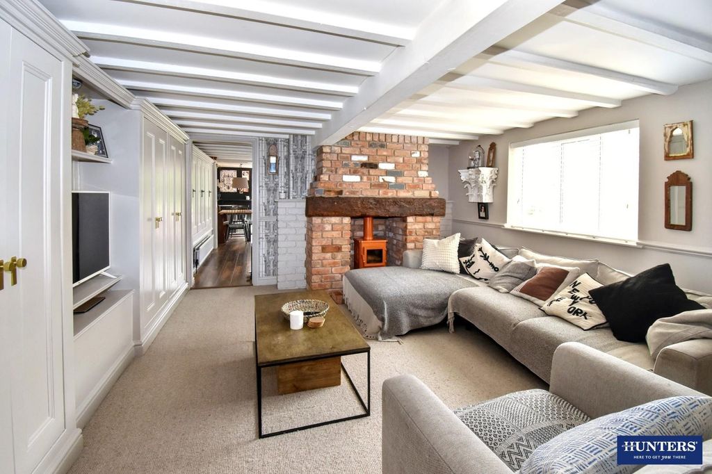 Property photo 2 of 15 Lounge