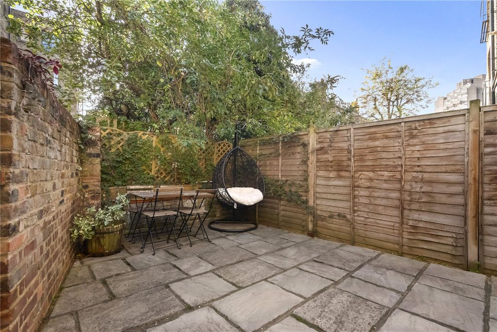 Property photo 3 of 15 Garden