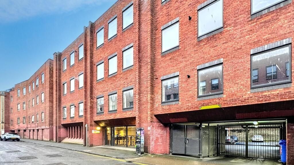 Property photo 3 of 10 Well-Maintained Red-Brick Apartment Building With ...