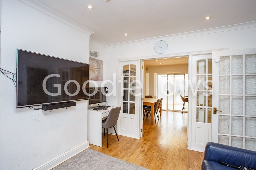 Property photo 3 of 6 Picture No. 01